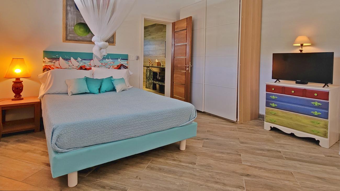 Luxury Villa for sale in St Maarten, with additional 4 apartments. St Barths and ocean views 