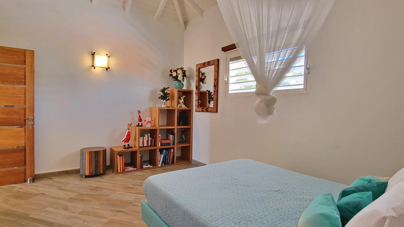 Luxury Villa for sale in St Maarten, with additional 4 apartments. St Barths and ocean views 