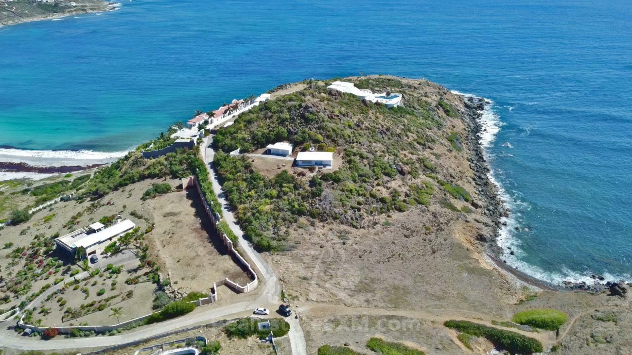 Top of the hill. Large 12130sqm land for sale in Guana Bay, St Maarten, Caribbean with house