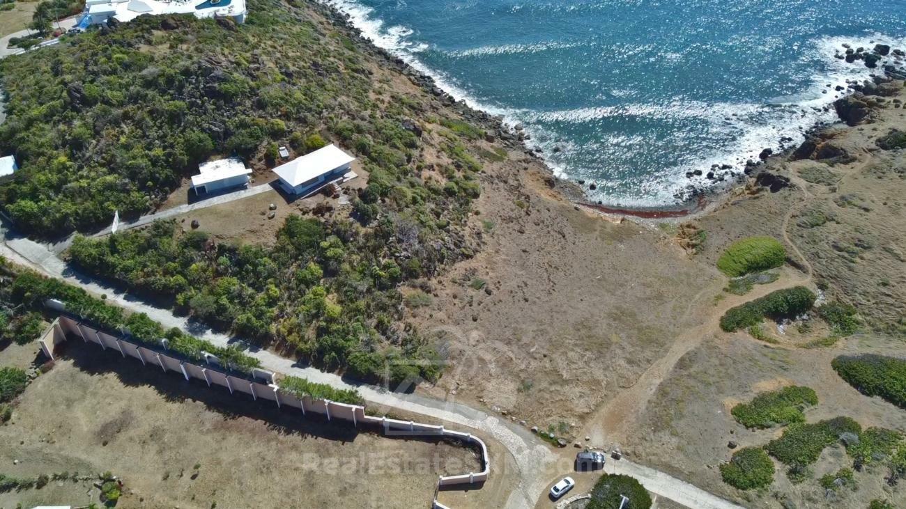 Top of the hill. Large 12130sqm land for sale in Guana Bay, St Maarten, Caribbean with house