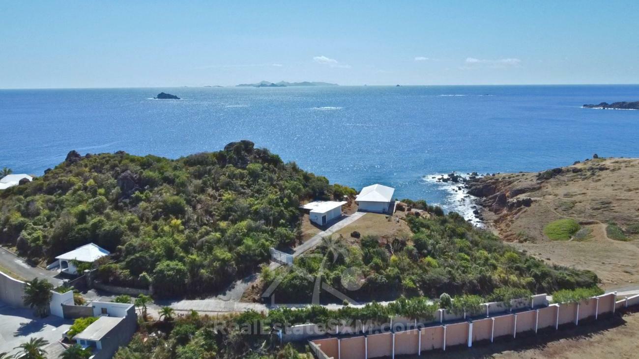 Top of the hill. Large 12130sqm land for sale in Guana Bay, St Maarten, Caribbean with house