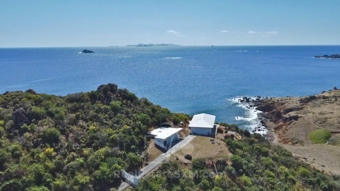 Top of the hill. Large 12130sqm land for sale in Guana Bay, St Maarten, Caribbean with house