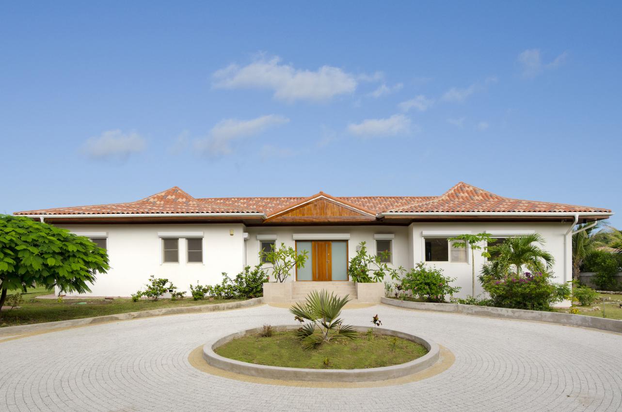 Real Estate St Maarten Guana Bay, Beachfront Luxury Villa Hibiscus