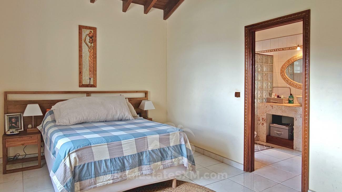 Stunning villa for sale in St Maarten, Belair. Caribbean sunsets. Ocean view. Gem and OPPORTUNITY!!!