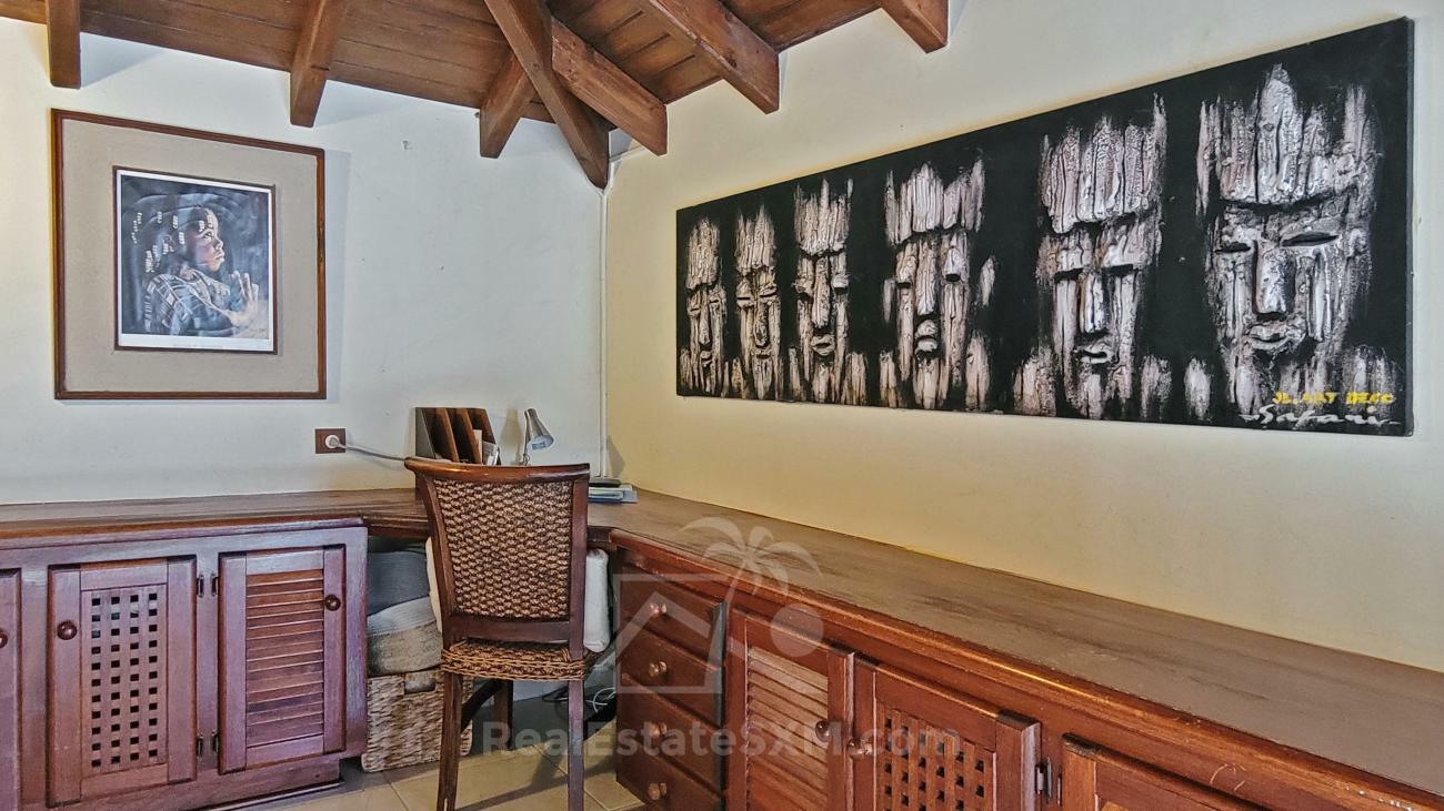 Stunning villa for sale in St Maarten, Belair. Caribbean sunsets. Ocean view. Gem and OPPORTUNITY!!!