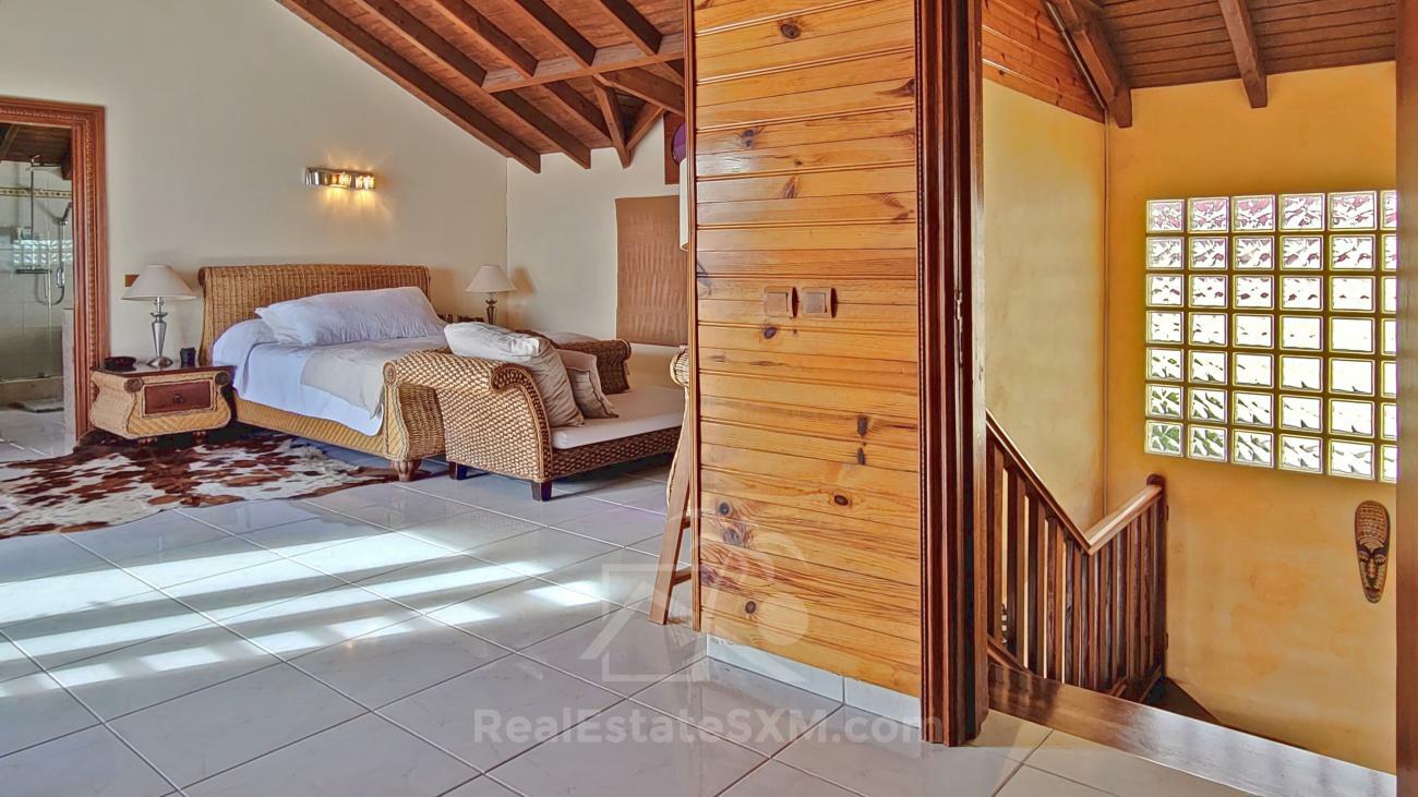 Stunning villa for sale in St Maarten, Belair. Caribbean sunsets. Ocean view. Gem and OPPORTUNITY!!!