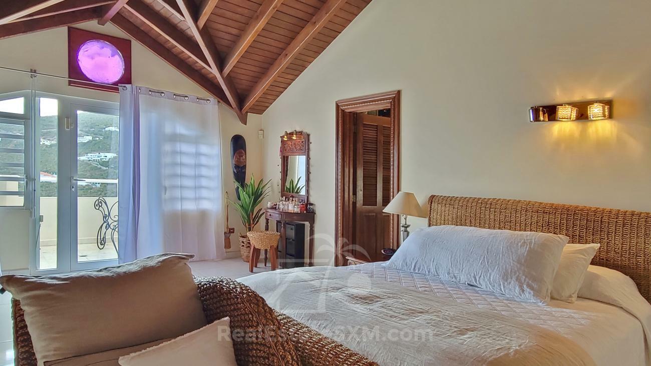 Stunning villa for sale in St Maarten, Belair. Caribbean sunsets. Ocean view. Gem and OPPORTUNITY!!!