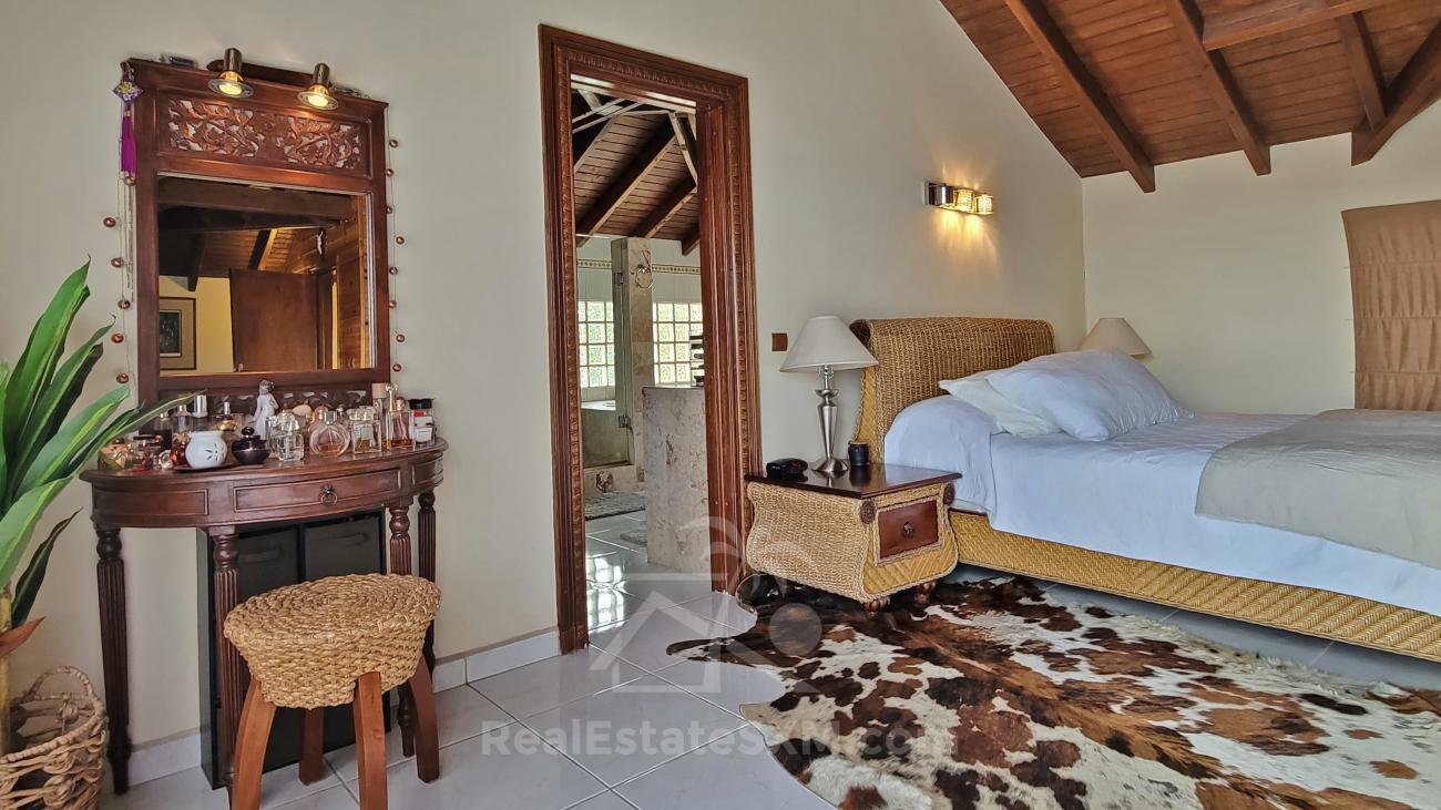 Stunning villa for sale in St Maarten, Belair. Caribbean sunsets. Ocean view. Gem and OPPORTUNITY!!!