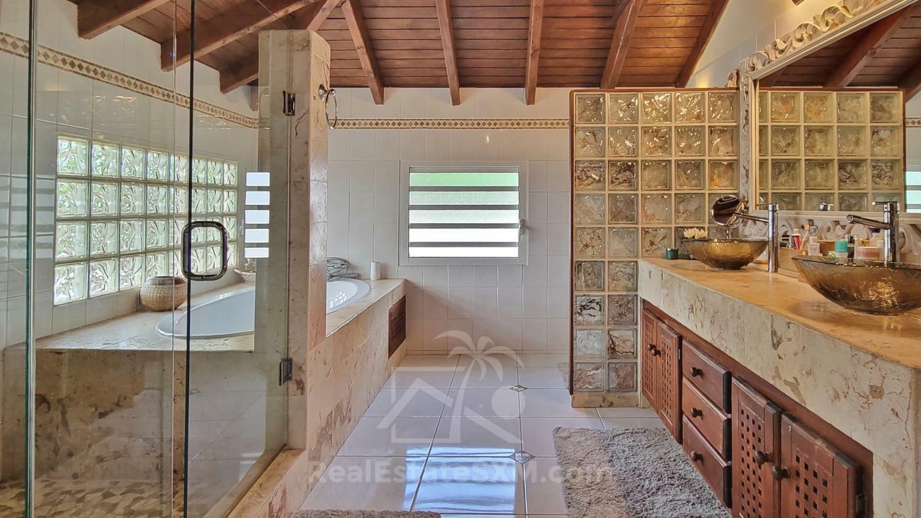 Stunning villa for sale in St Maarten, Belair. Caribbean sunsets. Ocean view. Gem and OPPORTUNITY!!!
