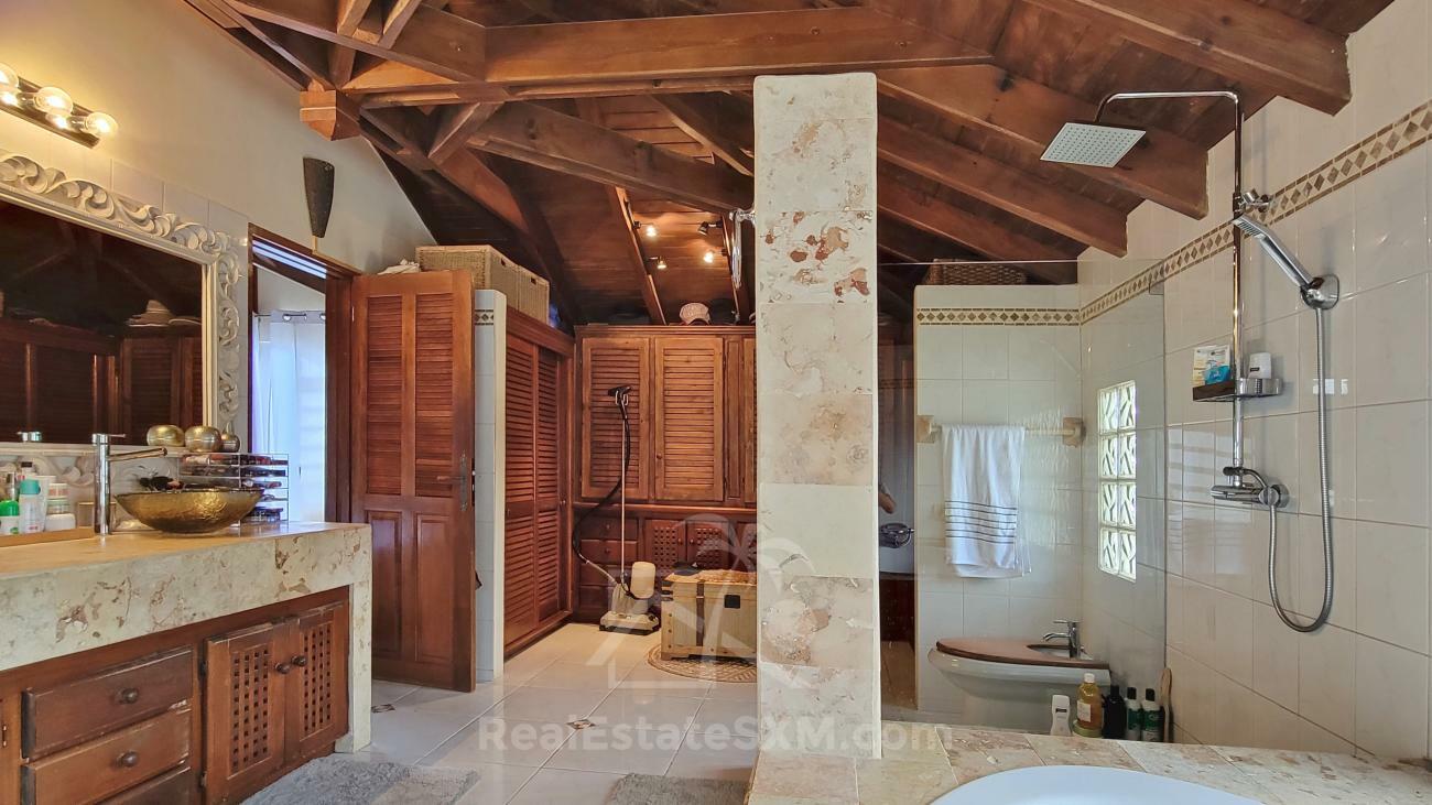 Stunning villa for sale in St Maarten, Belair. Caribbean sunsets. Ocean view. Gem and OPPORTUNITY!!!