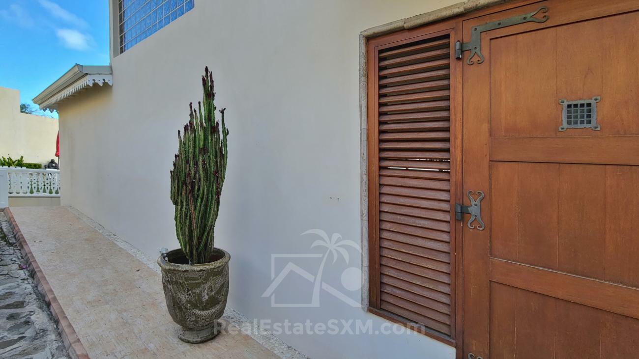 Stunning villa for sale in St Maarten, Belair. Caribbean sunsets. Ocean view. Gem and OPPORTUNITY!!!