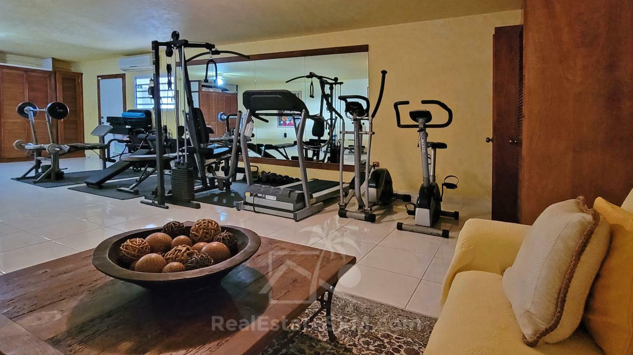 Stunning villa for sale in St Maarten, Belair. Caribbean sunsets. Ocean view. Gem and OPPORTUNITY!!!