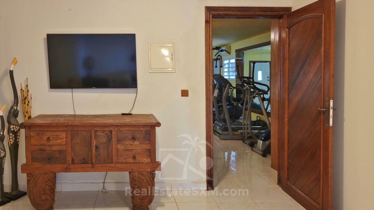 Stunning villa for sale in St Maarten, Belair. Caribbean sunsets. Ocean view. Gem and OPPORTUNITY!!!