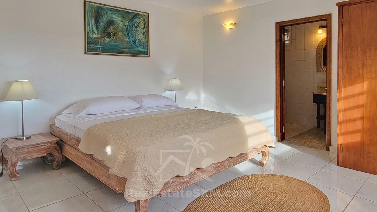 Stunning villa for sale in St Maarten, Belair. Caribbean sunsets. Ocean view. Gem and OPPORTUNITY!!!