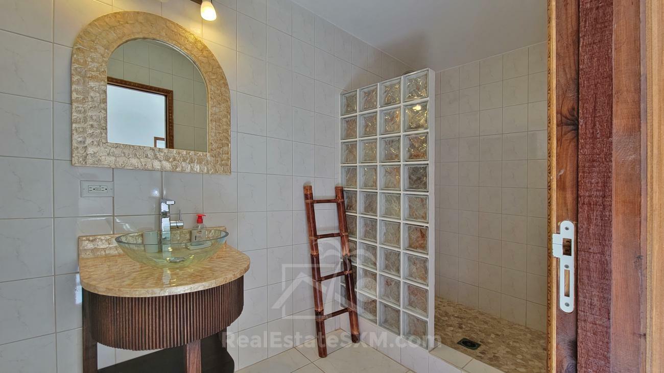 Stunning villa for sale in St Maarten, Belair. Caribbean sunsets. Ocean view. Gem and OPPORTUNITY!!!