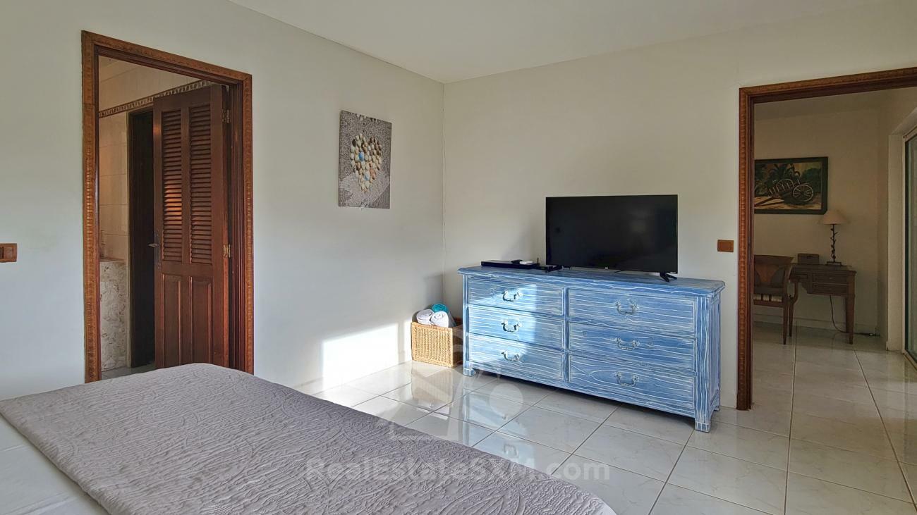 Stunning villa for sale in St Maarten, Belair. Caribbean sunsets. Ocean view. Gem and OPPORTUNITY!!!