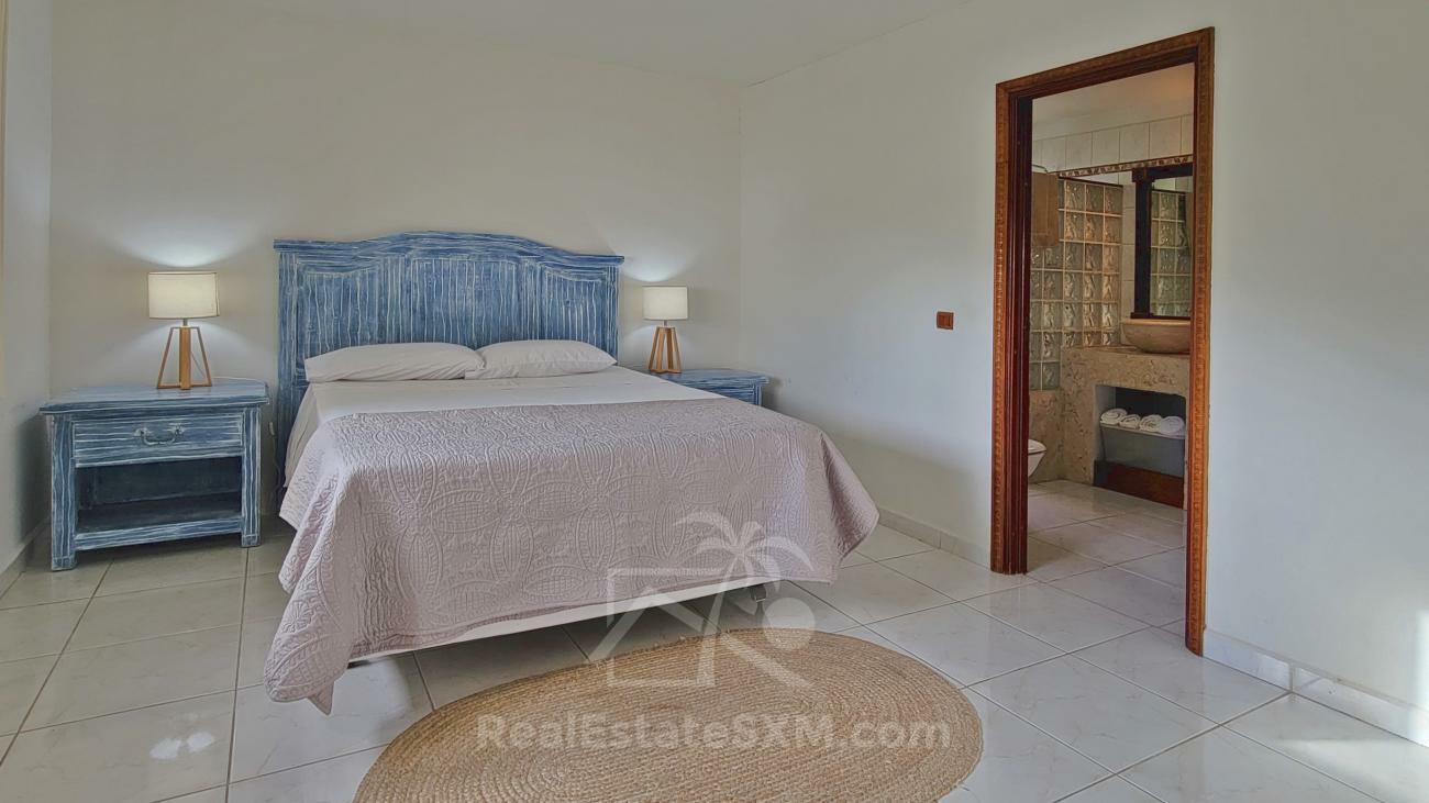 Stunning villa for sale in St Maarten, Belair. Caribbean sunsets. Ocean view. Gem and OPPORTUNITY!!!