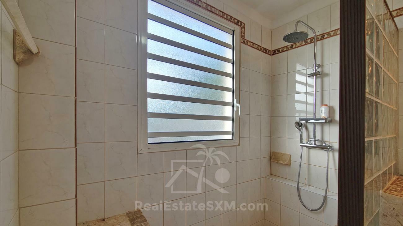 Stunning villa for sale in St Maarten, Belair. Caribbean sunsets. Ocean view. Gem and OPPORTUNITY!!!