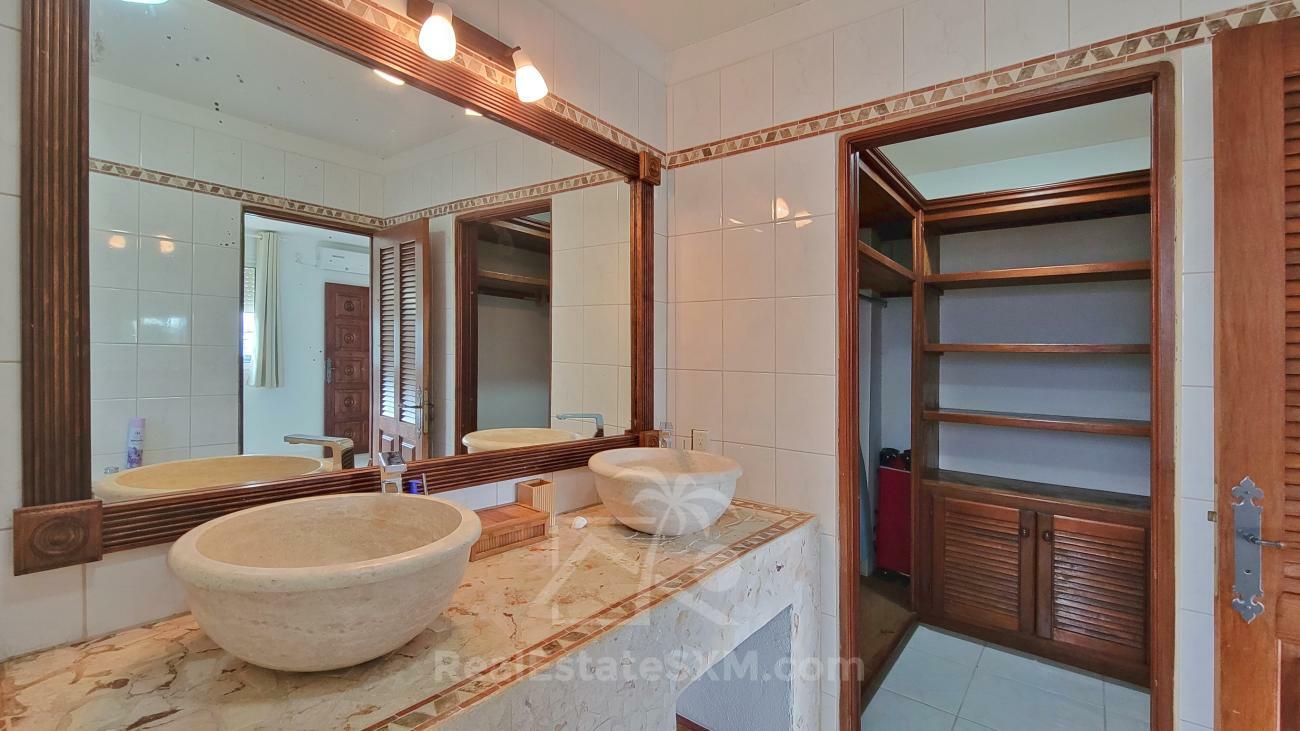 Stunning villa for sale in St Maarten, Belair. Caribbean sunsets. Ocean view. Gem and OPPORTUNITY!!!