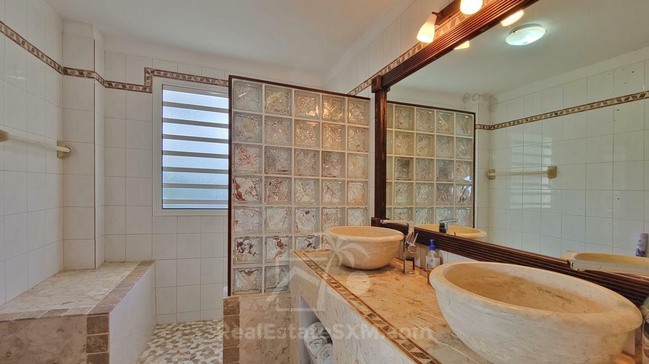 Stunning villa for sale in St Maarten, Belair. Caribbean sunsets. Ocean view. Gem and OPPORTUNITY!!!