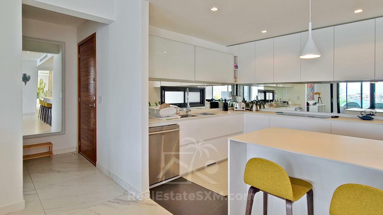 Luxury 3 bedrooms condo for sale in St Maarten Las Brisas. Waterfront. Swimming pool. Gym. Boat slip