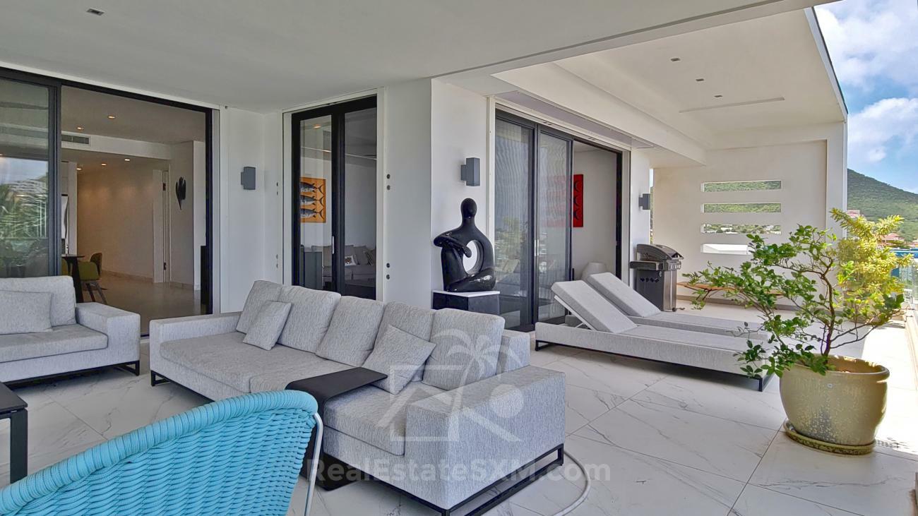 Luxury 3 bedrooms condo for sale in St Maarten Las Brisas. Waterfront. Swimming pool. Gym. Boat slip