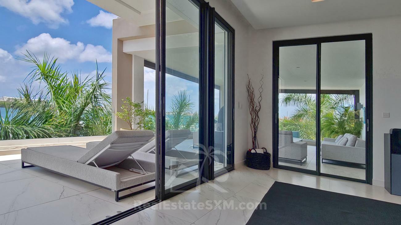 Luxury 3 bedrooms condo for sale in St Maarten Las Brisas. Waterfront. Swimming pool. Gym. Boat slip