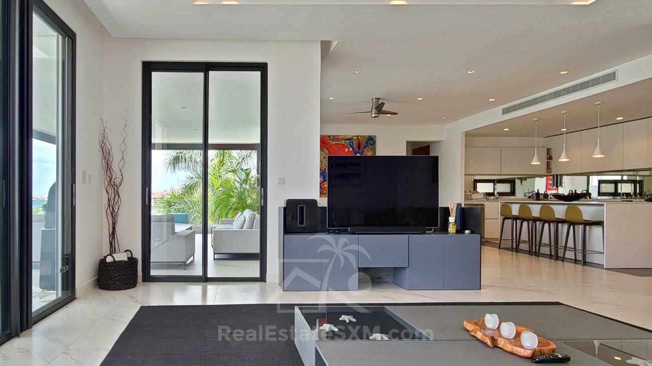 Luxury 3 bedrooms condo for sale in St Maarten Las Brisas. Waterfront. Swimming pool. Gym. Boat slip