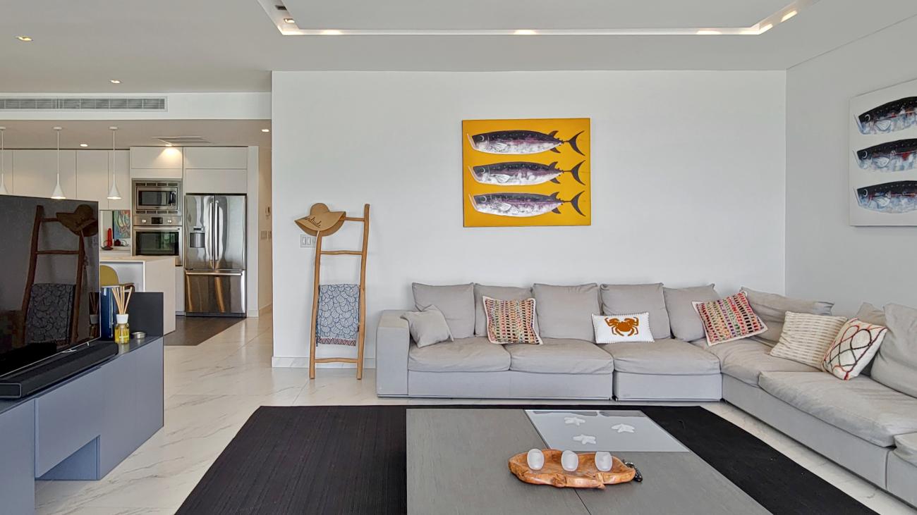 Luxury 3 bedrooms condo for sale in St Maarten Las Brisas. Waterfront. Swimming pool. Gym. Boat slip