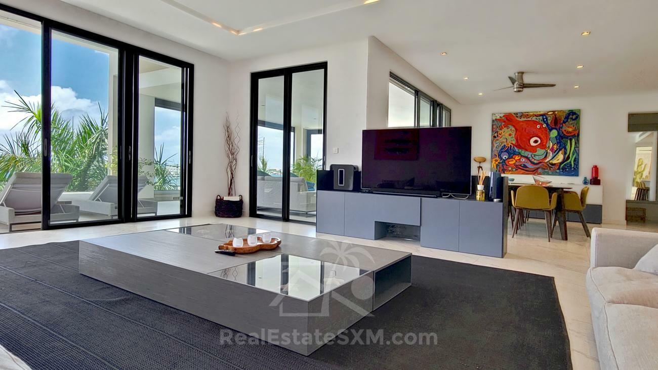 Luxury 3 bedrooms condo for sale in St Maarten Las Brisas. Waterfront. Swimming pool. Gym. Boat slip