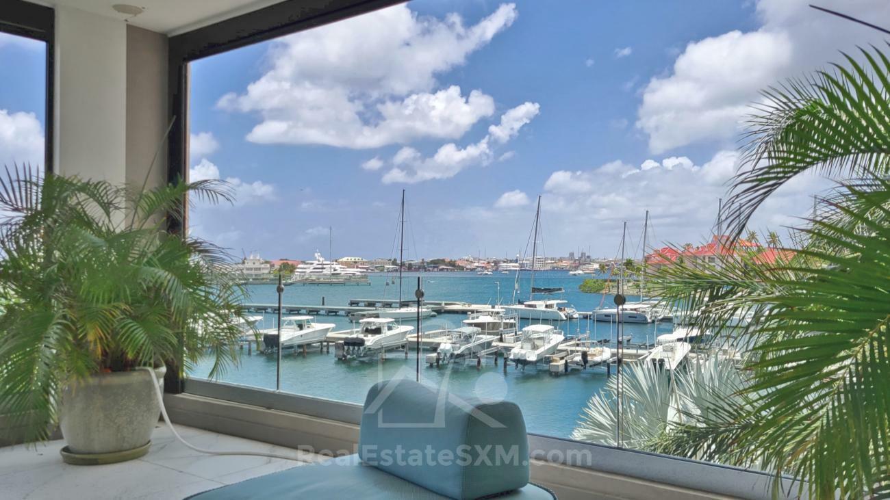 Luxury 3 bedrooms condo for sale in St Maarten Las Brisas. Waterfront. Swimming pool. Gym. Boat slip