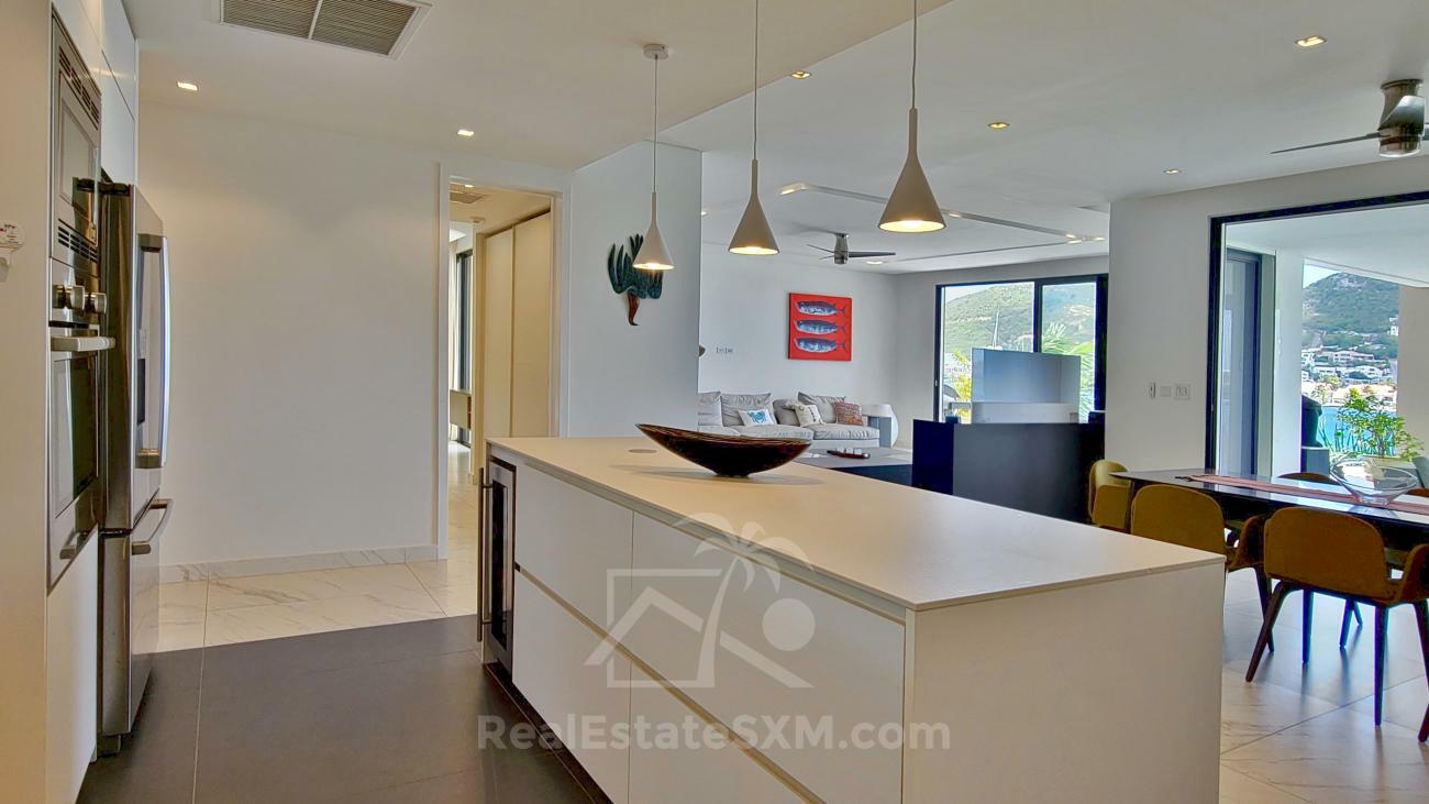 Luxury 3 bedrooms condo for sale in St Maarten Las Brisas. Waterfront. Swimming pool. Gym. Boat slip