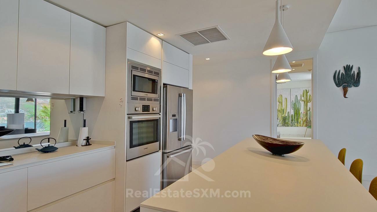 Luxury 3 bedrooms condo for sale in St Maarten Las Brisas. Waterfront. Swimming pool. Gym. Boat slip