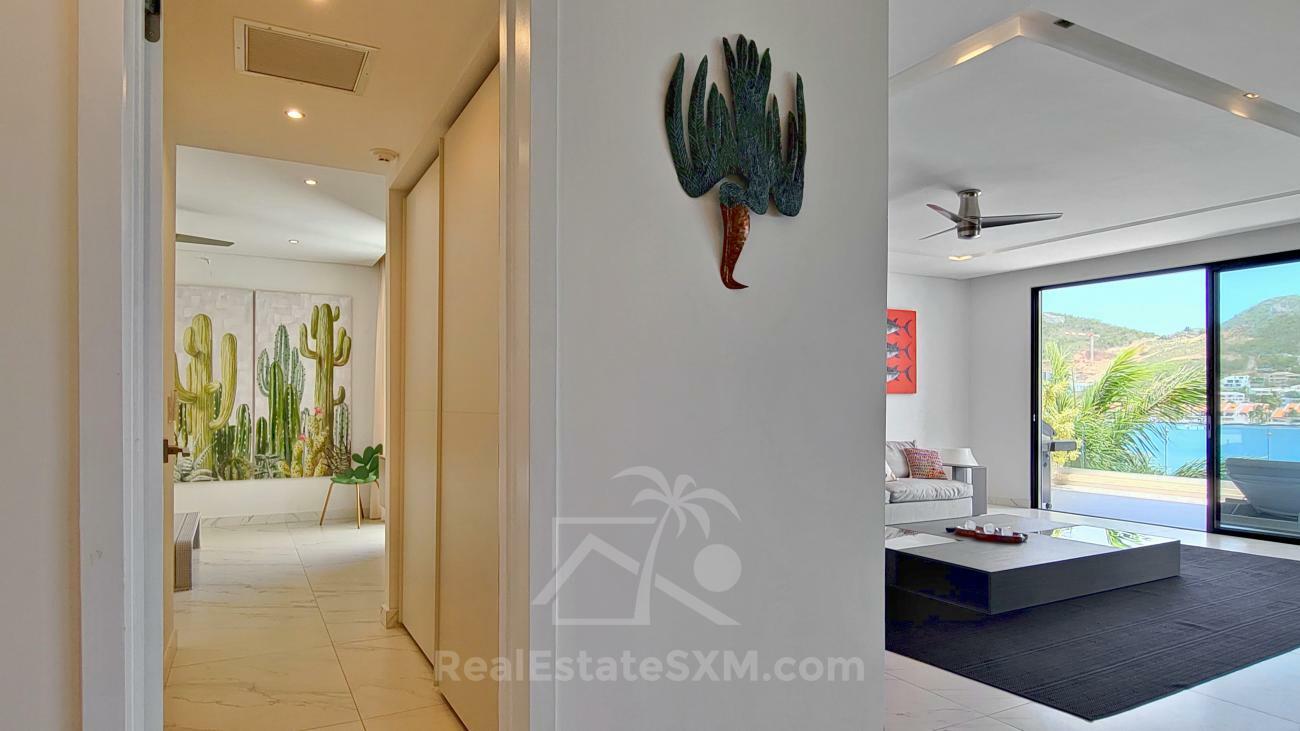 Luxury 3 bedrooms condo for sale in St Maarten Las Brisas. Waterfront. Swimming pool. Gym. Boat slip