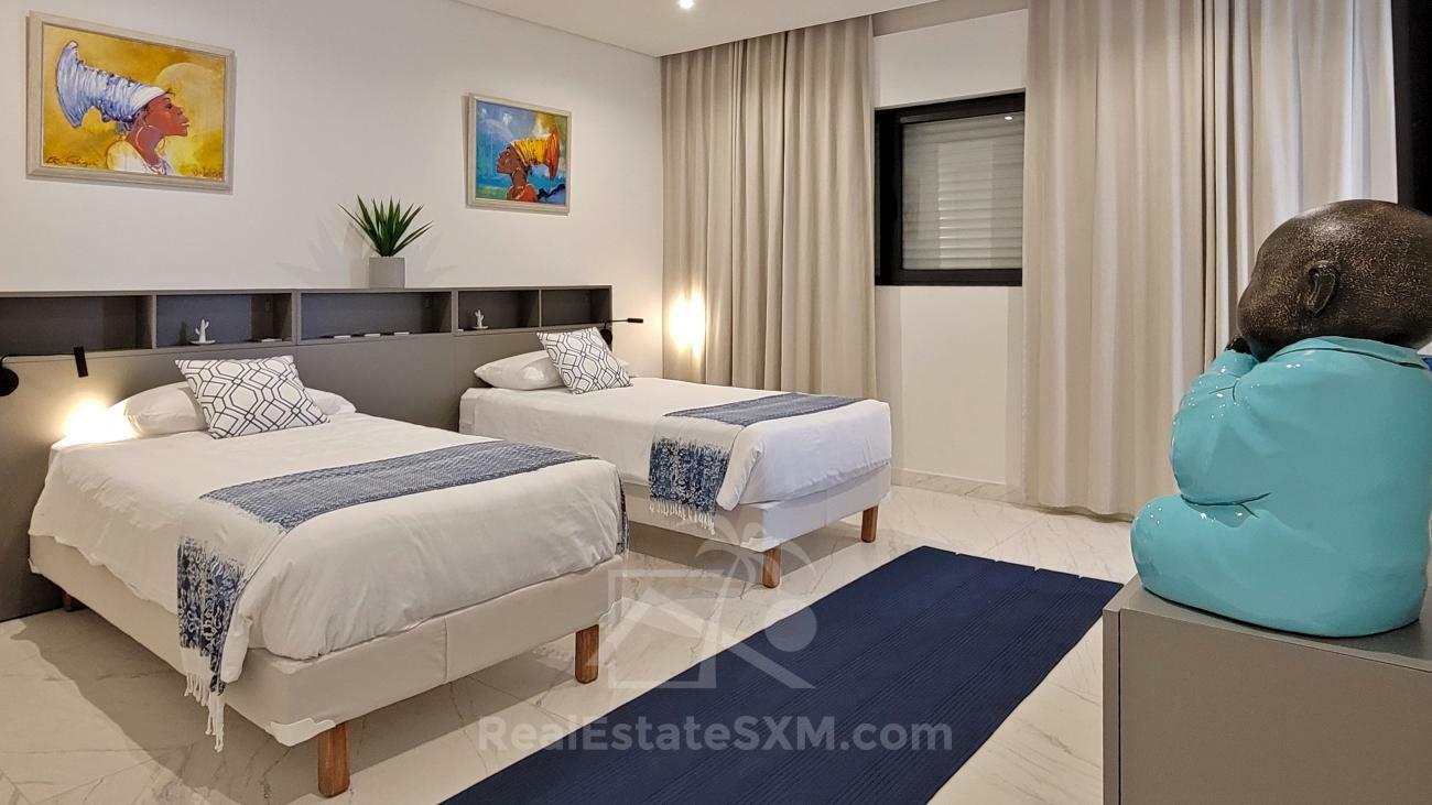 Luxury 3 bedrooms condo for sale in St Maarten Las Brisas. Waterfront. Swimming pool. Gym. Boat slip