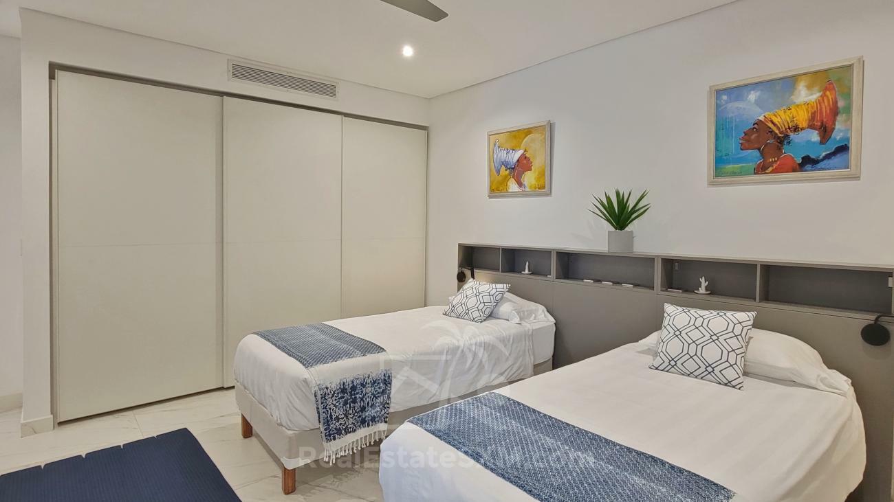 Luxury 3 bedrooms condo for sale in St Maarten Las Brisas. Waterfront. Swimming pool. Gym. Boat slip