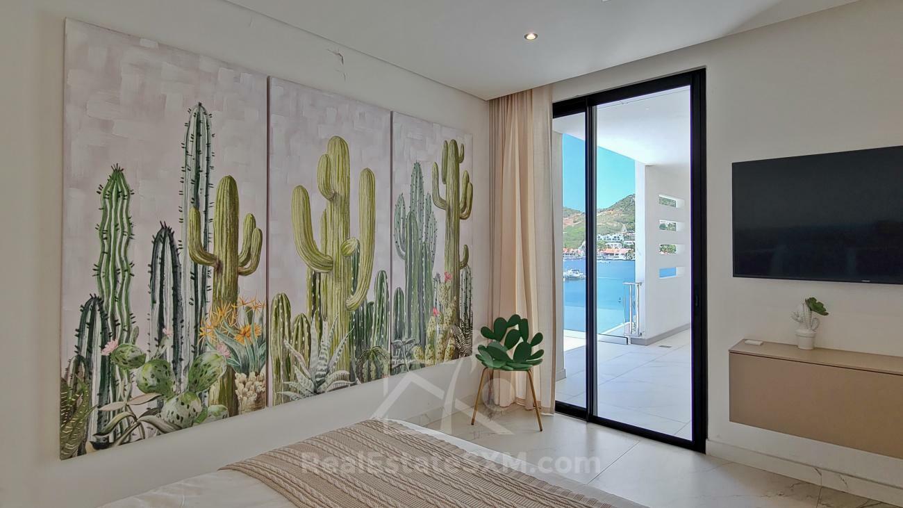 Luxury 3 bedrooms condo for sale in St Maarten Las Brisas. Waterfront. Swimming pool. Gym. Boat slip
