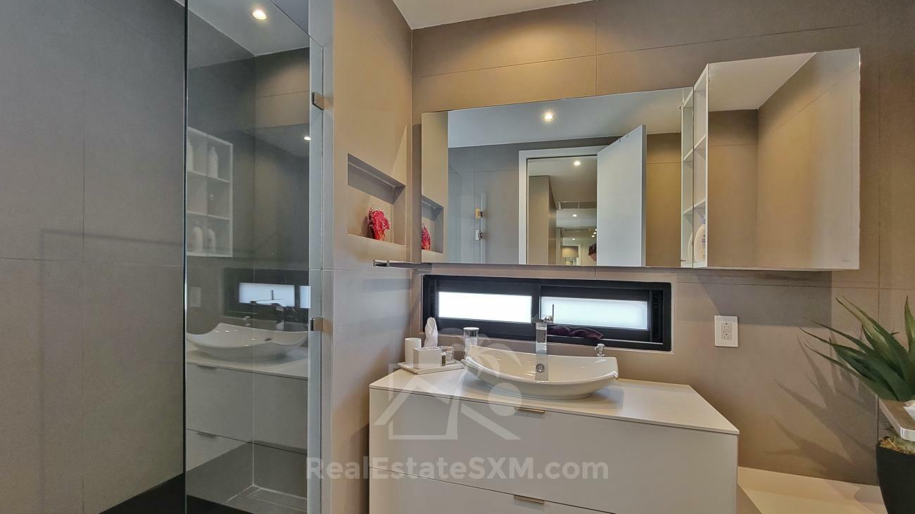 Luxury 3 bedrooms condo for sale in St Maarten Las Brisas. Waterfront. Swimming pool. Gym. Boat slip