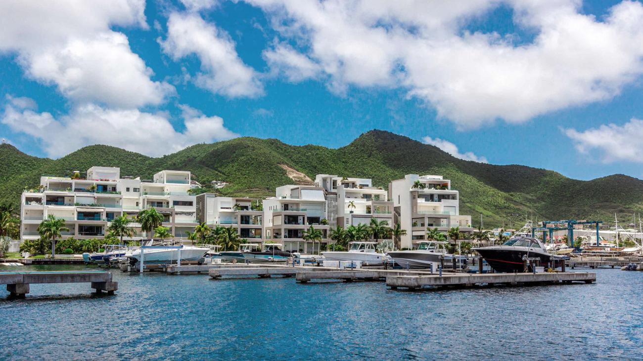 Luxury 3 bedrooms condo for sale in St Maarten Las Brisas. Waterfront. Swimming pool. Gym. Boat slip