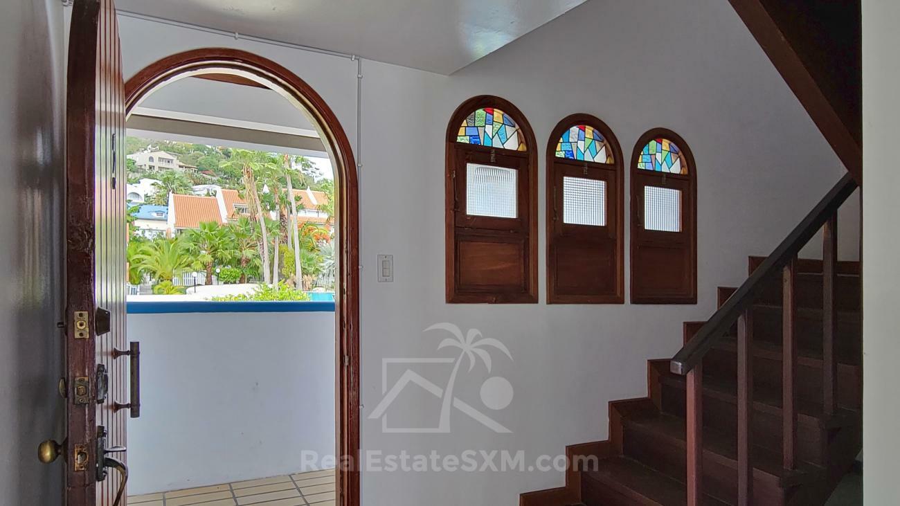 Condo for rent Sint Maarten. Prestigious location Simpson Bay Yacht Club. Tennis courts. Water front