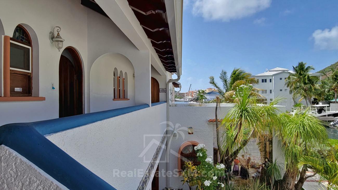 Condo for rent Sint Maarten. Prestigious location Simpson Bay Yacht Club. Tennis courts. Water front
