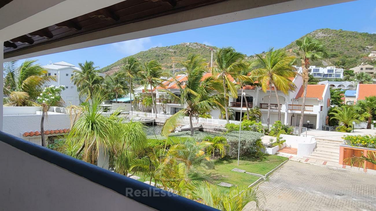 Condo for rent Sint Maarten. Prestigious location Simpson Bay Yacht Club. Tennis courts. Water front