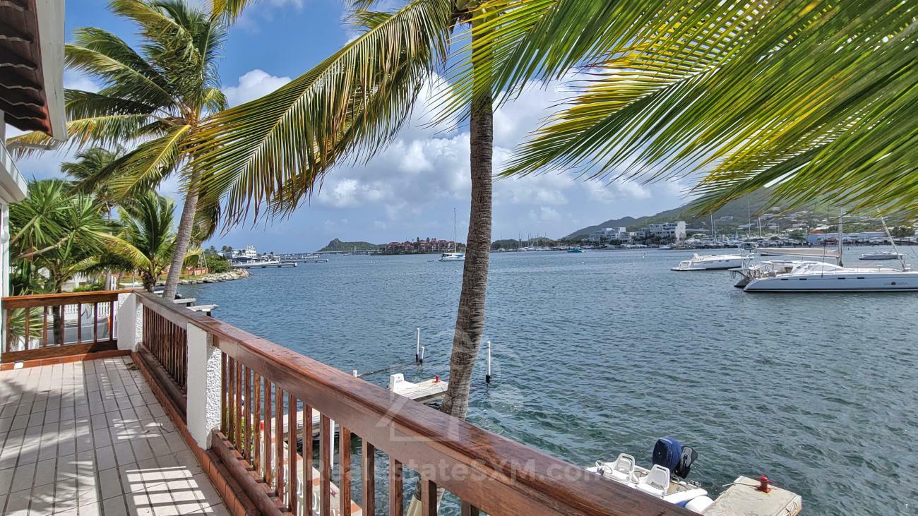 Condo for rent Sint Maarten. Prestigious location Simpson Bay Yacht Club. Tennis courts. Water front