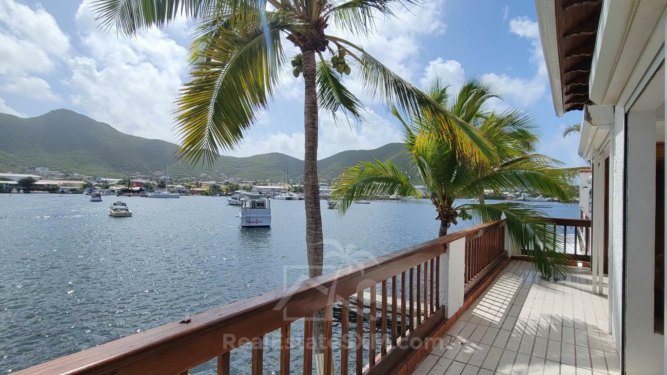 Condo for rent Sint Maarten. Prestigious location Simpson Bay Yacht Club. Tennis courts. Water front