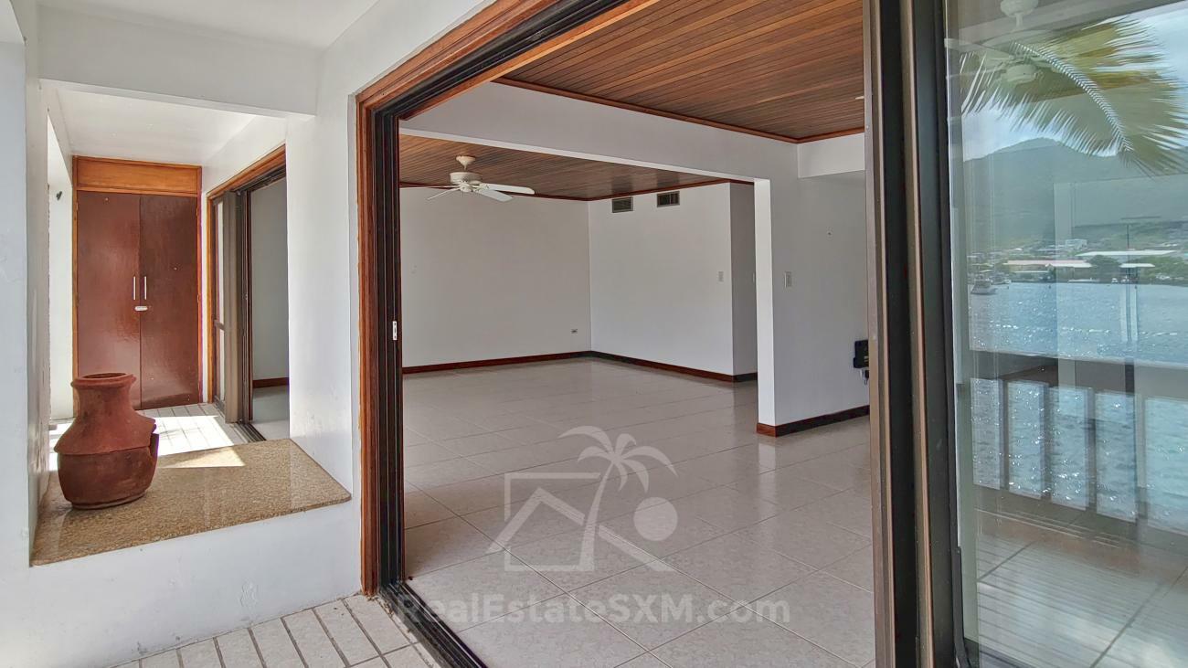 Condo for rent Sint Maarten. Prestigious location Simpson Bay Yacht Club. Tennis courts. Water front