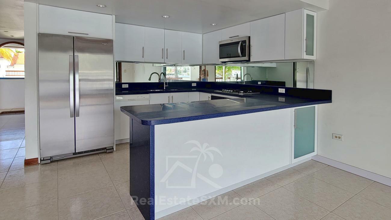 Condo for rent Sint Maarten. Prestigious location Simpson Bay Yacht Club. Tennis courts. Water front