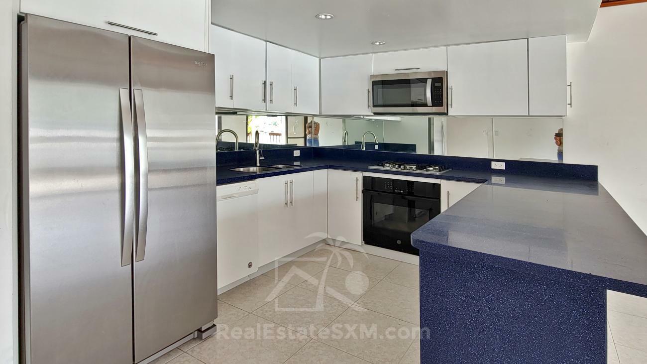 Condo for rent Sint Maarten. Prestigious location Simpson Bay Yacht Club. Tennis courts. Water front