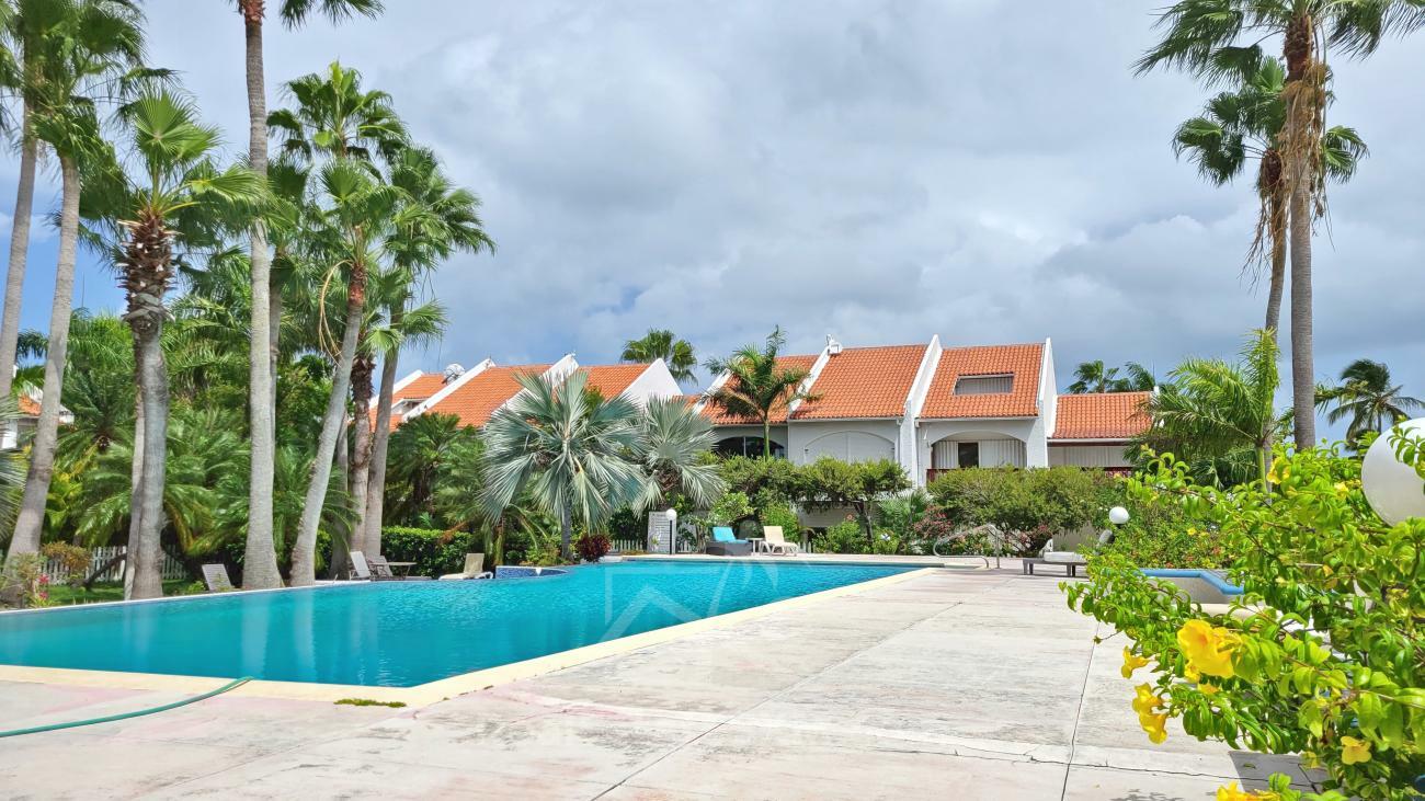 Condo for rent Sint Maarten. Prestigious location Simpson Bay Yacht Club. Tennis courts. Water front