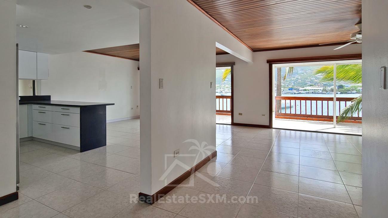 Condo for rent Sint Maarten. Prestigious location Simpson Bay Yacht Club. Tennis courts. Water front