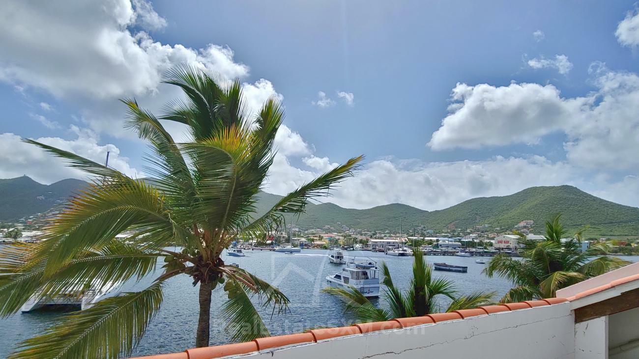 Condo for rent Sint Maarten. Prestigious location Simpson Bay Yacht Club. Tennis courts. Water front